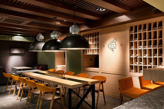 小黄片观看防火板装修的星巴克咖啡店